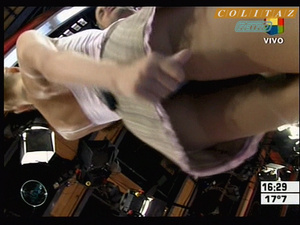 Nazarena.Velez.2x.Vueltitas.Pollerita.y.Marcando.Pezones.Intrusos.SD.HQ.60FPS-Colitaz.07a88.jpeg