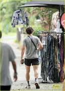 orlando-bloom-grabs-groceries-gym-10.jpg