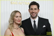 emily-blunt-john-krasinski-cute-moments-sag-awards-03.jpg