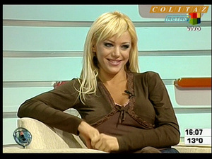 Fernanda.Vives.Jeans.Ajustados.Vueltita.Intrusos.2006.SD.HQ.60FPs.No.Audio-Colitaz.09.jpeg
