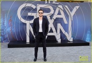 chris-evans-ana-de-armas-ryan-gosling-gray-man-premiere-40.jpg
