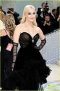 jessica-chastain-channel-karl-lagerfeld-met-gala-pics-02.jpg