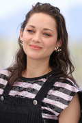 Marion+Cotillard+Bigger+Photocall+74th+Annual+GDPZRUgiI-gx.jpg