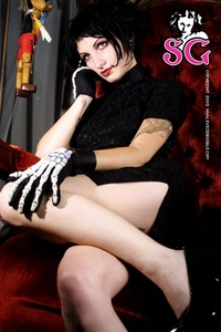 Permanent Link to 2003 10 30 – Katie – The Queen