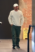 orlando-bloom-buys-car-luke-bryan-bromance-02.jpg