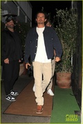 orlando-bloom-all-smiles-during-night-out-with-friends-santa-monica-12.jpg