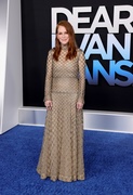 Julianne+Moore+Dear+Evan+Hansen+Los+Angeles+Jzh8BhdQI-Ux.jpg