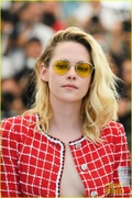 kristen-stewart-cannes-photo-call-25.jpg