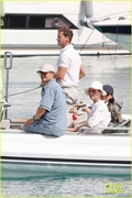 katy-perry-orlando-bloom-boat-ride-friends-in-south-of-france-10.jpg