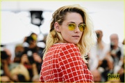 kristen-stewart-cannes-photo-call-28.jpg