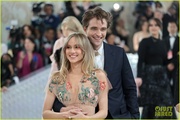 robert-pattinson-suki-waterhouse-met-gala-2023-12.jpg