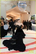 jessica-chastain-channel-karl-lagerfeld-met-gala-pics-03.jpg