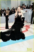 jessica-chastain-channel-karl-lagerfeld-met-gala-pics-07.jpg