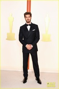 andrew-garfield-oscars-red-carpet-2023-01.jpg