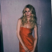 Claudia Schiffer ME1SY2A_t