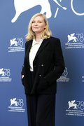 Kirsten+Dunst+Power+Dog+Photocall+78th+Venice+sC9uctrEef6x.jpg