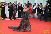 florence-pugh-dwd-premiere-venice-red-carpet-pics-14.jpg