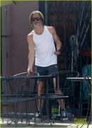 chris-pine-spotted-in-tank-top-and-shorts-19.jpg