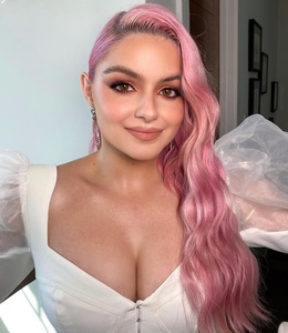 Ariel Winter (1).jpeg
