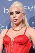 Lady+Gaga+House+Gucci+Italian+Premiere+Photocall+uFccjMLARXFx.jpg