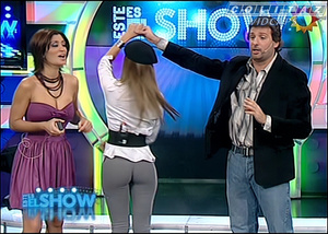 Cinthia.Fernandez.Vueltita.Calza.Gris.Este.Es.El.Show.SD.HQ.60FPS-Colitaz.42.jpeg