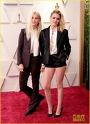kristen-stewart-dylan-meyer-oscars-2022-07.jpg