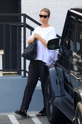 Rosie Huntington-Whiteley - Out in Beverly Hills CA 08/13/2021