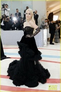 jessica-chastain-channel-karl-lagerfeld-met-gala-pics-06.jpg
