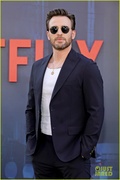 chris-evans-ana-de-armas-ryan-gosling-gray-man-premiere-38.jpg