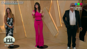 Romina.Pereiro.Catsuit.Rosa.Ajustado.PH.1080P-ColitazTV.37.jpeg