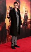 zoe-kravitz-catwoman-inspired-dress-nyc-batman-premiere-with-cast-04.jpg