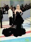 jessica-chastain-channel-karl-lagerfeld-met-gala-pics-14.jpg