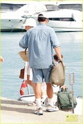 katy-perry-orlando-bloom-boat-ride-friends-in-south-of-france-61.jpg