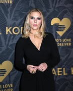scarlett-johansson-at-golden-heart-awards-in-new-york-10-16-2023-3.jpg