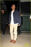 orlando-bloom-all-smiles-during-night-out-with-friends-santa-monica-06.jpg
