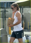 chris-pine-spotted-in-tank-top-and-shorts-26.jpg