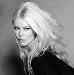 Claudia Schiffer - Page 2 MES57H7_t