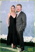 elizabeth-olsen-jesse-plemons-love-and-death-premiere-18.jpg