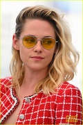 kristen-stewart-cannes-photo-call-05.jpg
