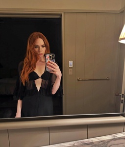 Karen Gillan (21).jpeg