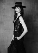 anne-hathaway-in-elle-the-women-in-hollywood-issue-november-2022-5.jpeg