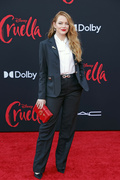 Emma+Stone+Los+Angeles+Premiere+Disney+Cruella+EpSSxyY19Elx.jpg