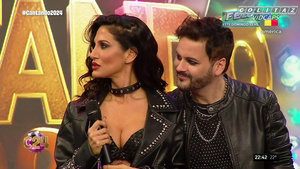Silvina.Escudero.Cantando.2024.Rock.1080P-Colitaz.28.jpeg