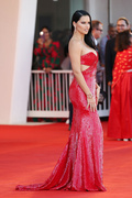 Adriana+Lima+Madres+Paralelas+Red+Carpet+Opening+2-xj8h_aV8sx.jpg