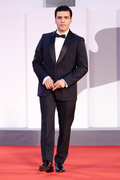 Oscar+Isaac+Competencia+Oficial+Red+Carpet+f92KP7zqhH1x.jpg