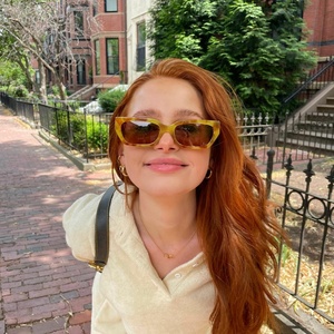 Madelaine Petsch - Page 2 ME18K5P_t