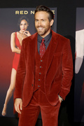 Ryan+Reynolds+World+Premiere+Netflix+Red+Notice+bAYDel3GfXyx.jpg