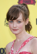 Alexis Bledel MEUB3NH_t