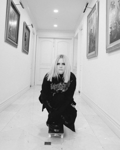 Avril Lavigne - Page 9 MEKFZZK_t