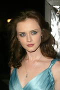 Alexis Bledel MEUB3RB_t